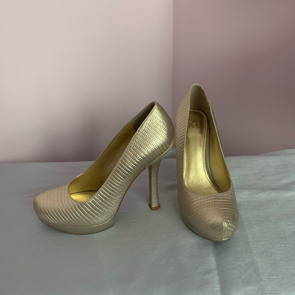 Joan and David genuine leather pumps